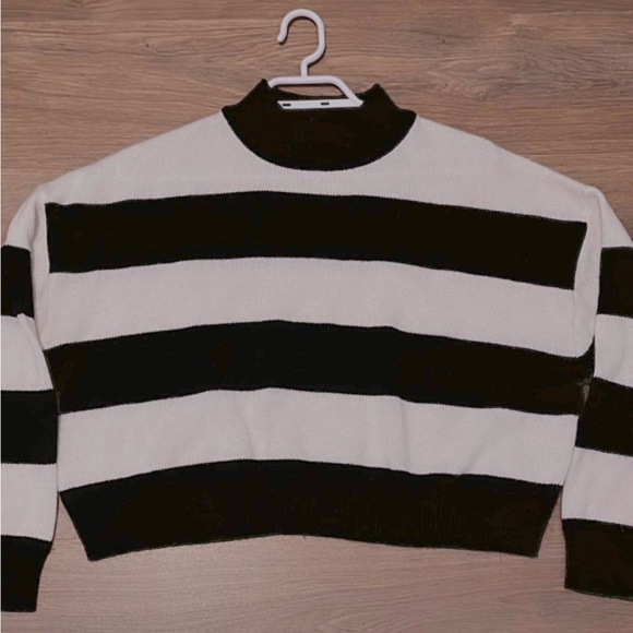 H&M black n white striped turtleneck sweater - Picture 2 of 2